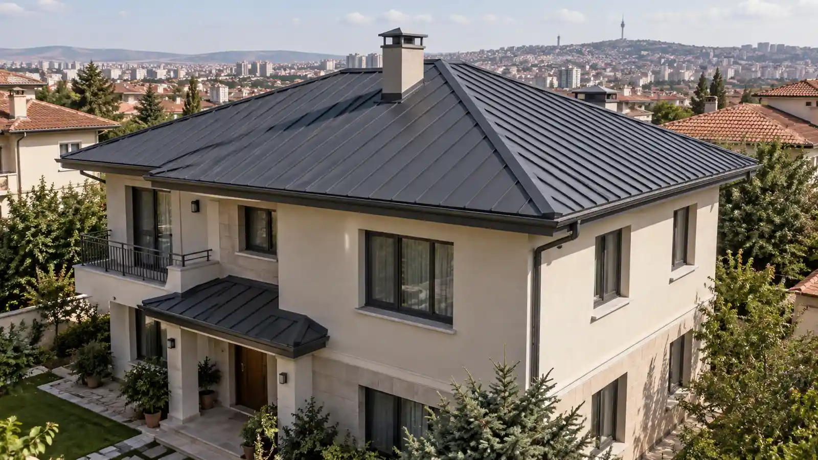 Ankara’da çatı yenileme için antrasit kenet kaplamalı bir konutun temsili görünümü